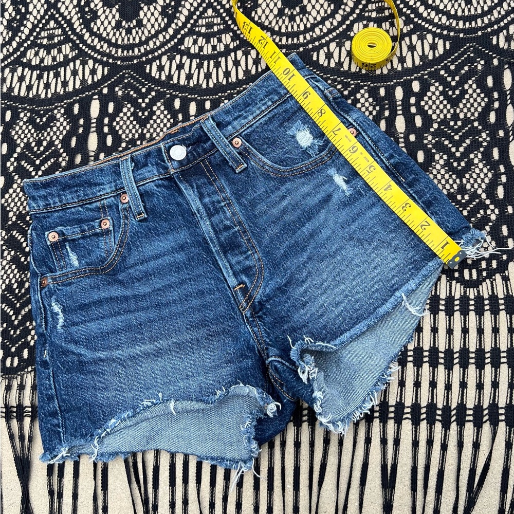 NWOT Levi’s 501 HighRise Button Fly Cutoff Denim Shorts Dark Blue Indigo Wash 25 - Picture 9 of 11